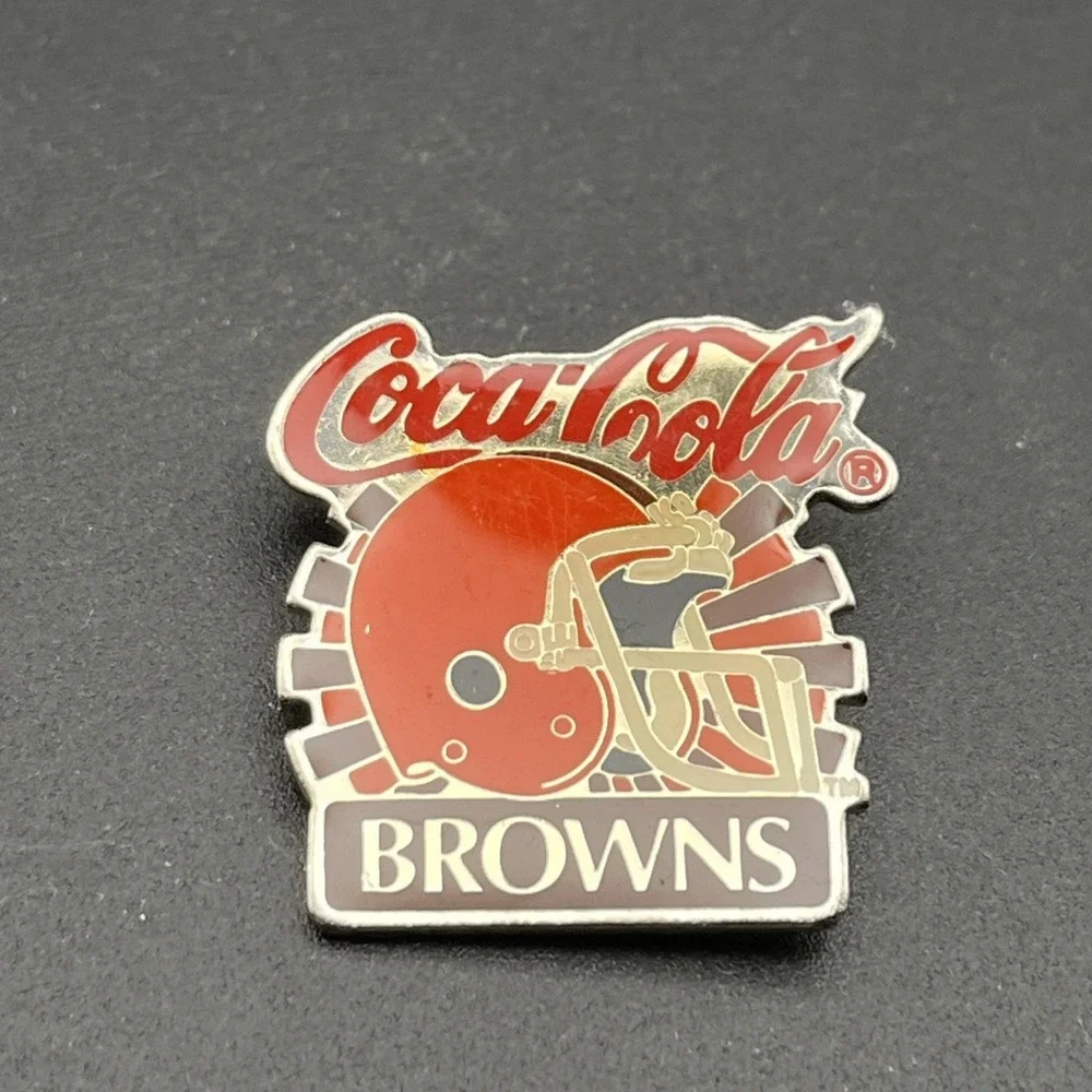 Vintage Coca-Cola Coke Cleveland Browns Helmet NFL Football Lapel Hat‎ Pin